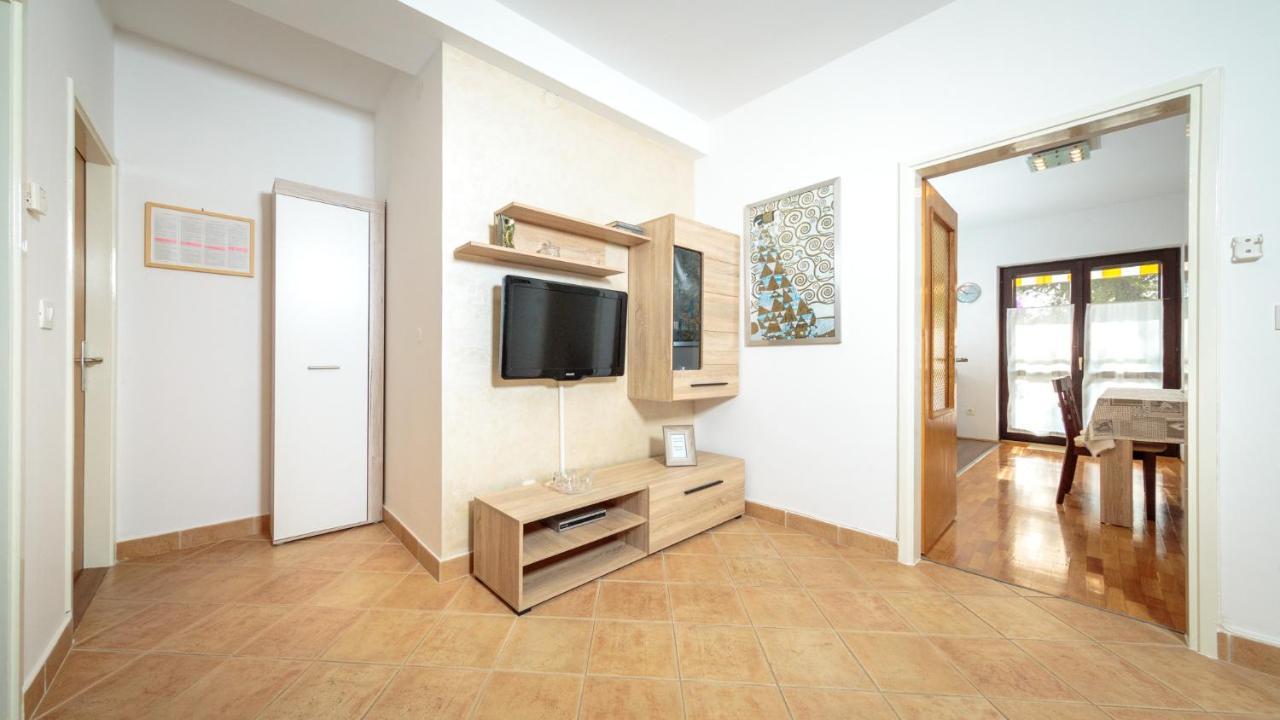 Apartment Maller