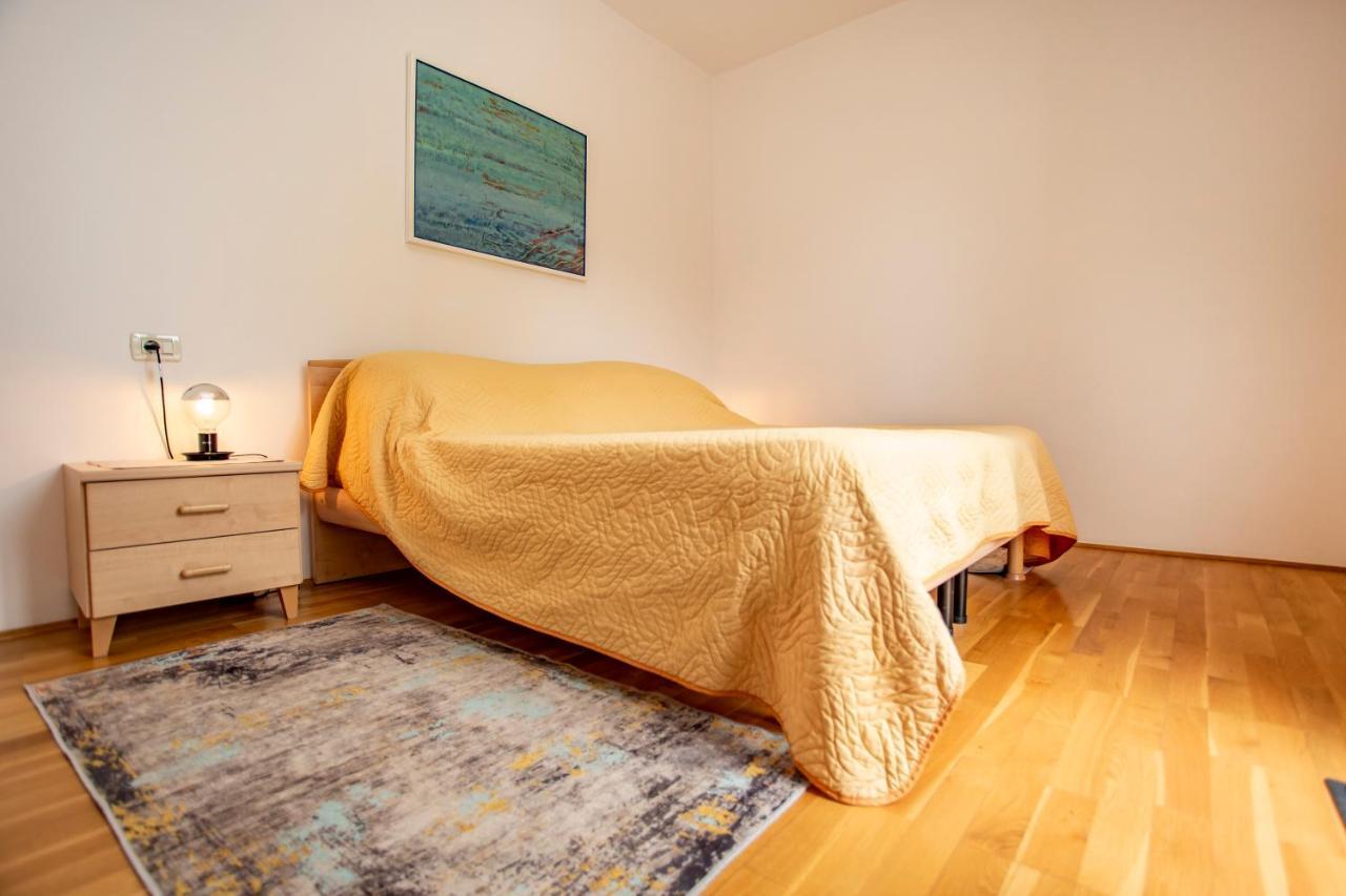Apartment Maller