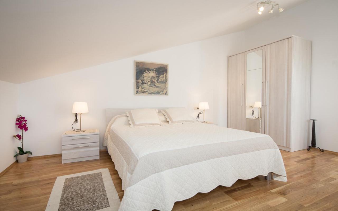 Apartment Maller *