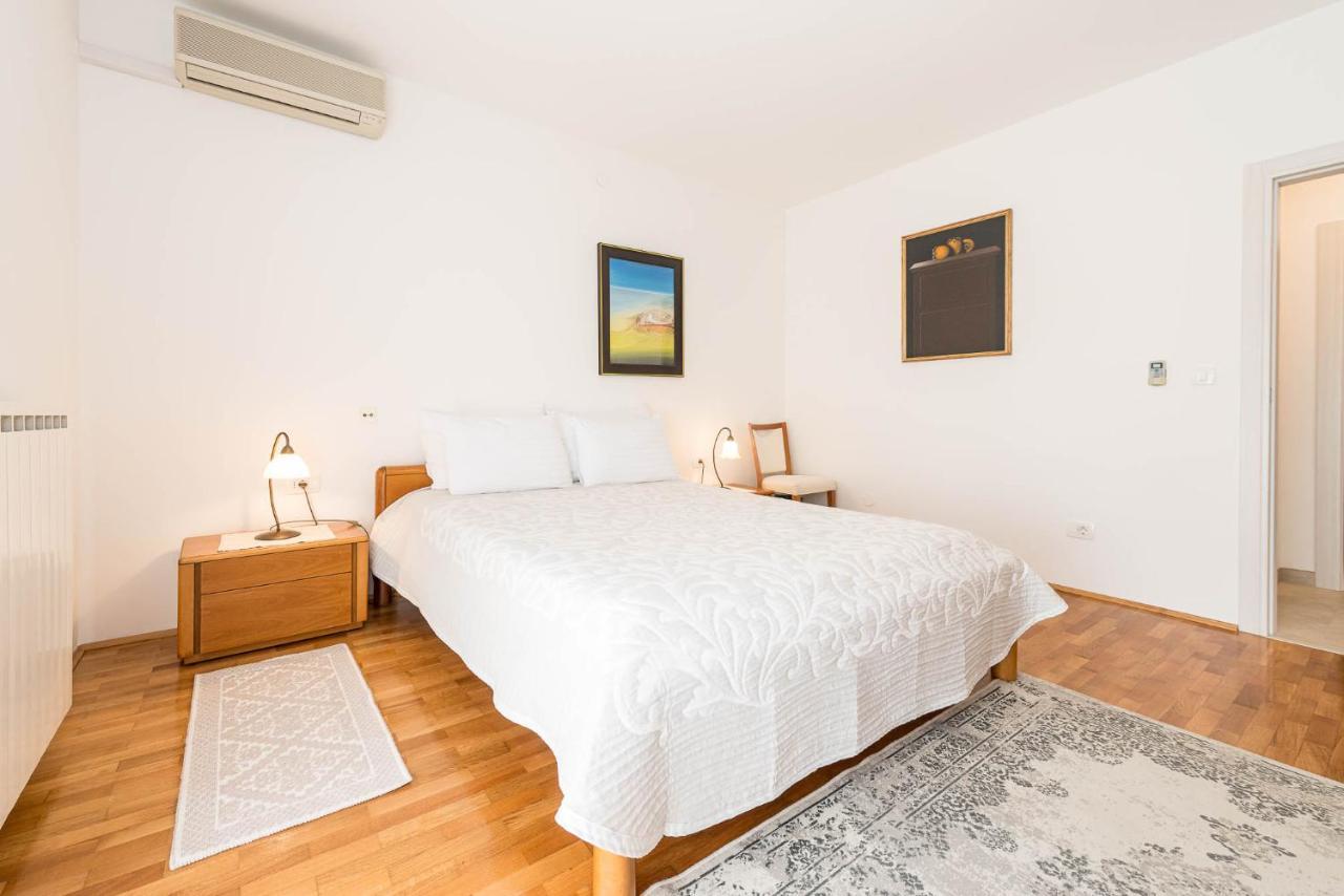 Apartment Maller *